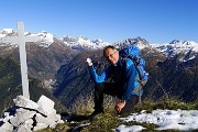 65 Alla croce di vetta del Pizzo Badile (2044 m)